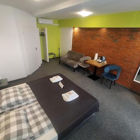 Rj Hotel パビャニツェ エクステリア 写真